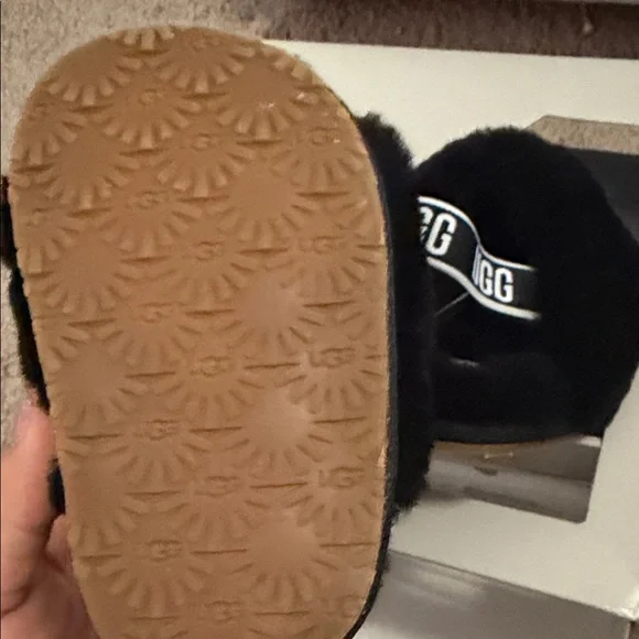 UGG Black Fluff Yeah Slide - Picture 2 of 3